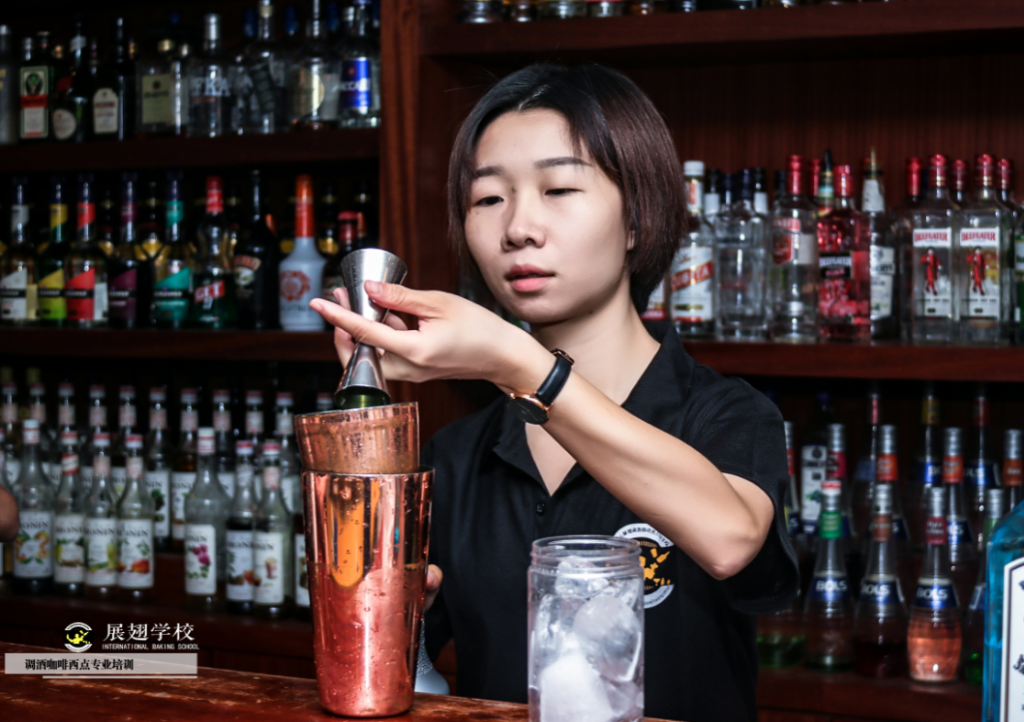 調(diào)酒師培訓(xùn)學(xué)校多少錢學(xué)費？